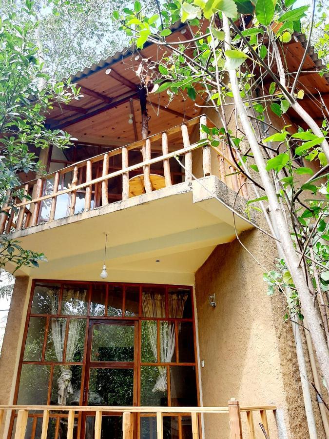 Maison d'hôtes Seasons Four Eco Friendly Treehouse à Matara Extérieur photo